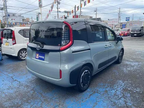 Toyota Sienta