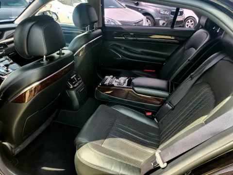 Genesis G90 (EQ900)