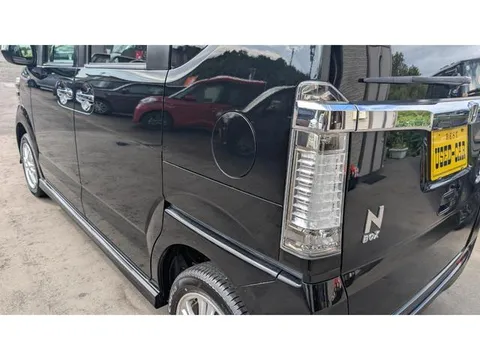 Honda N-BOX Custom