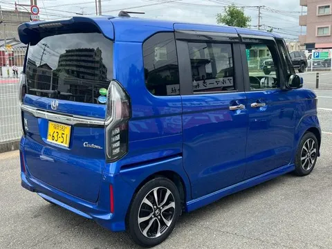 Honda N-BOX Custom