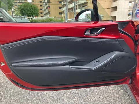 Mazda MX-5 (Roadster)