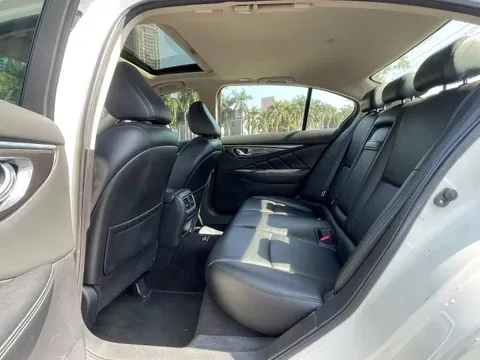 Infiniti Q50L