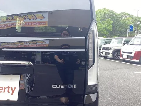 Honda N-BOX Custom