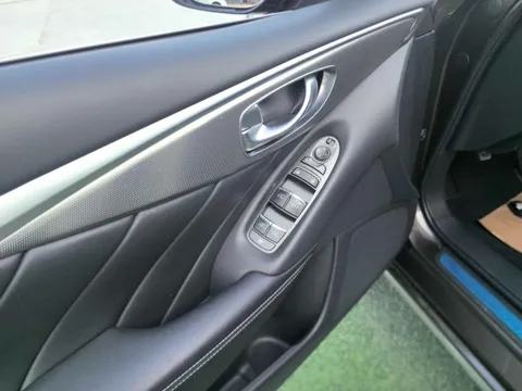 Infiniti Q50L