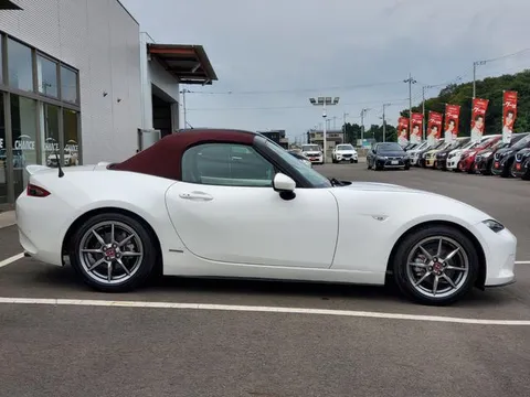 Mazda MX-5 (Roadster)