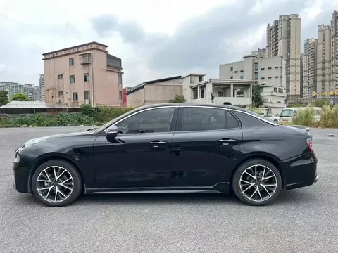 Lynk & Co 03