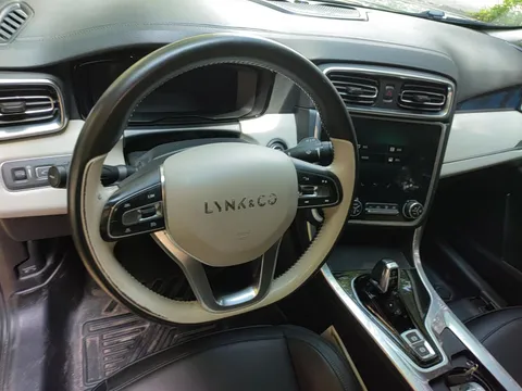 Lynk & Co 01