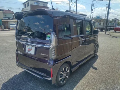 Honda N-BOX Custom