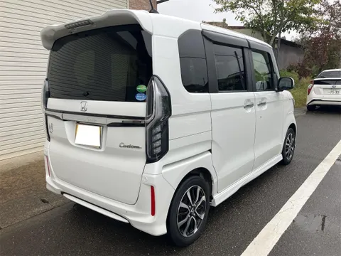 Honda N-BOX Custom