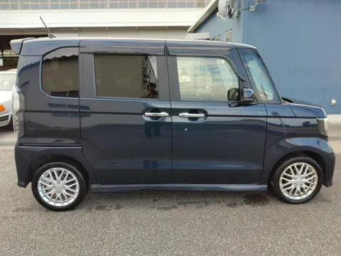 Honda N-BOX Custom