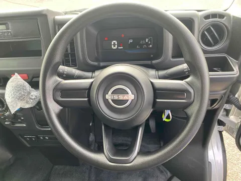 Nissan Clipper Van