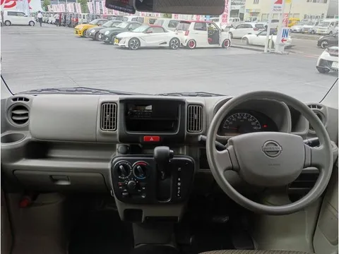 Nissan Clipper Van