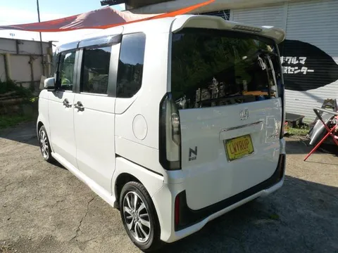 Honda N-BOX Custom