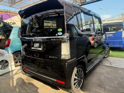 Honda N-BOX Custom
