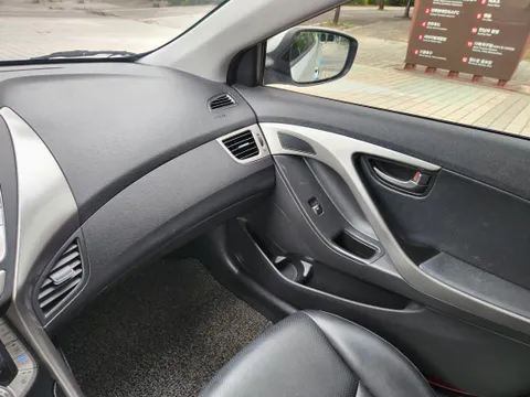 Hyundai Elantra (Avante)