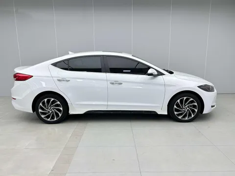 Hyundai Elantra (Avante)