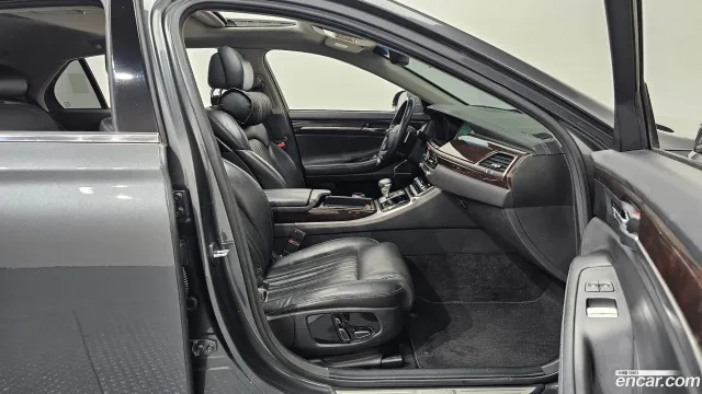 Genesis G90 (EQ900)