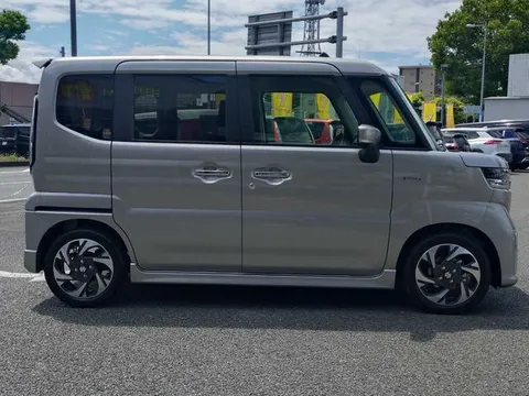 Suzuki Spacia Custom