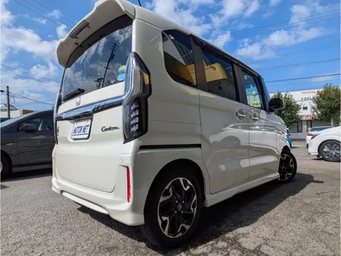 Honda N-BOX Custom