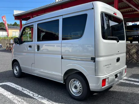 Mitsubishi Minicab Van
