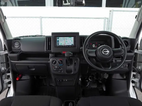 Nissan Clipper Van