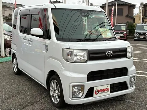 Toyota Pixis Mega