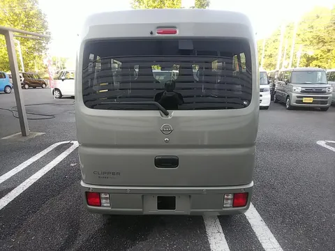 Nissan Clipper Van