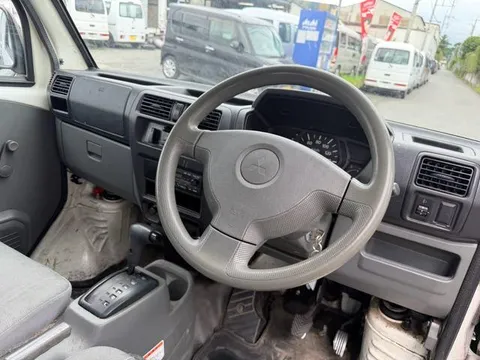 Mitsubishi Minicab Van
