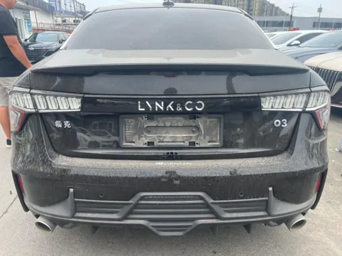 Lynk & Co 03