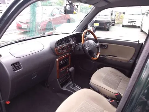 Daihatsu Mira Gino