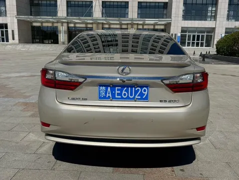 Lexus ES