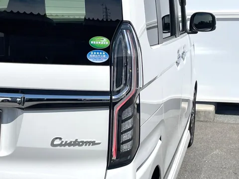 Honda N-BOX Custom