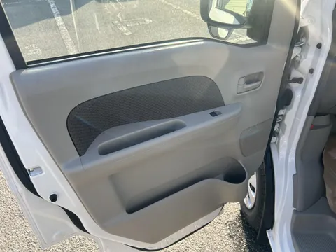 Nissan Clipper Van