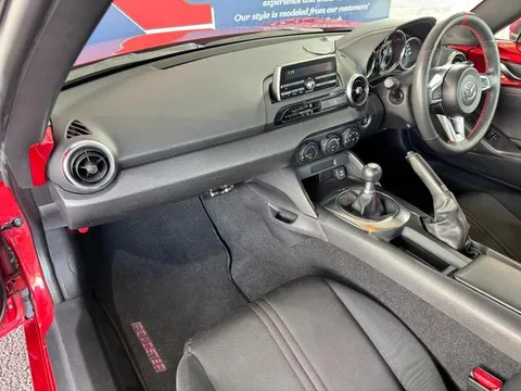 Mazda MX-5 (Roadster)