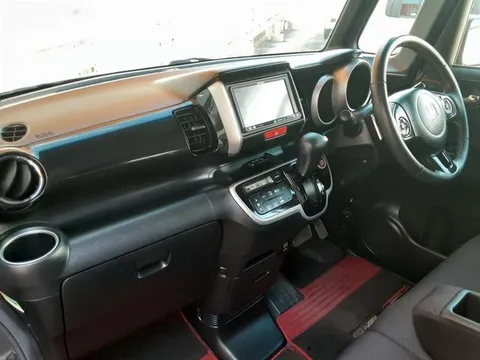 Honda N-BOX Plus Custom