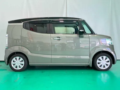 Honda N-BOX Slash