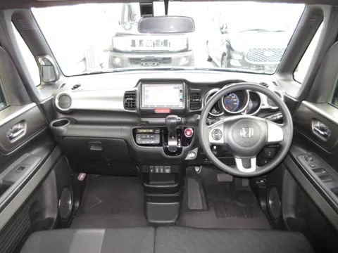 Honda N-BOX Slash