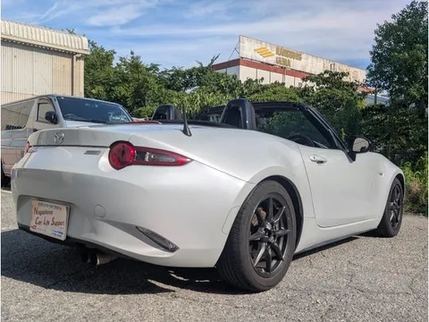 Mazda MX-5 (Roadster)