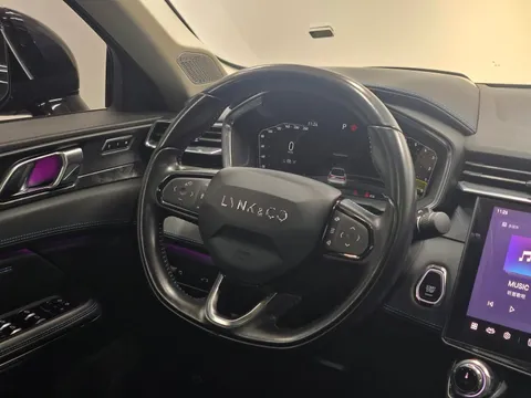 Lynk & Co 05