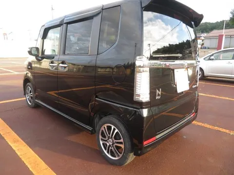 Honda N-BOX Custom