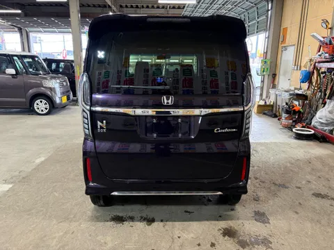 Honda N-BOX Custom