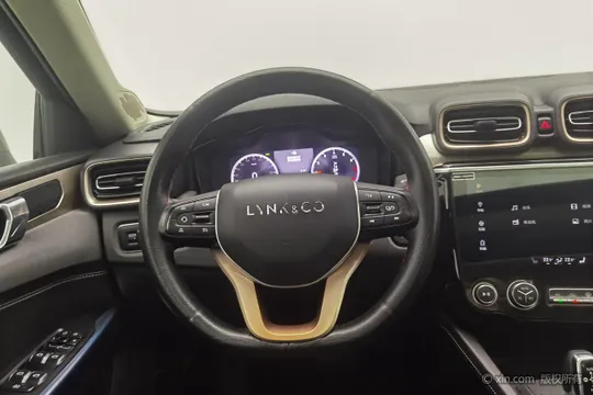 Lynk & Co 03