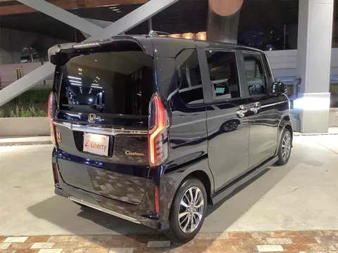 Honda N-BOX Custom