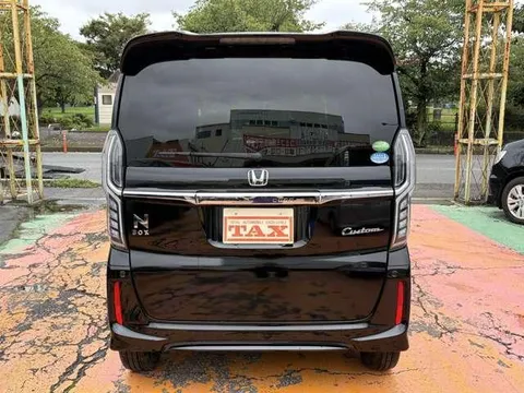 Honda N-BOX Custom