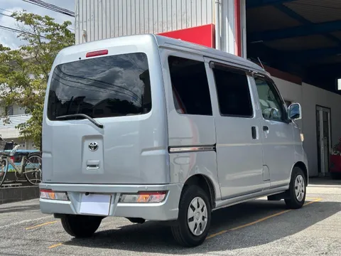Toyota Pixis Van