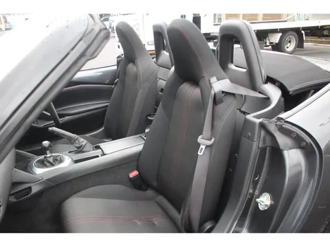 Mazda MX-5 (Roadster)