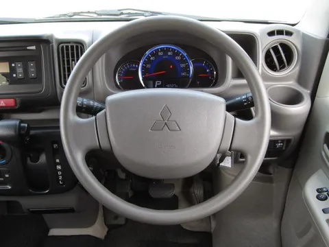 Mitsubishi Minicab Van