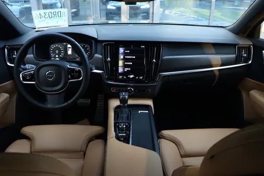 Volvo V90