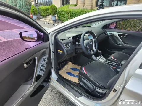 Hyundai Elantra (Avante)
