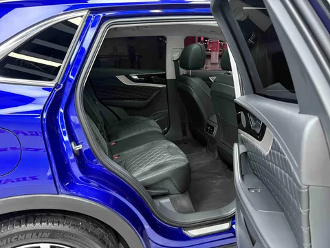 Hongqi HS5